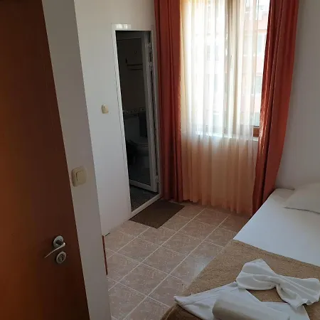 Family Dramchev بيت ضيافة نيسيبار